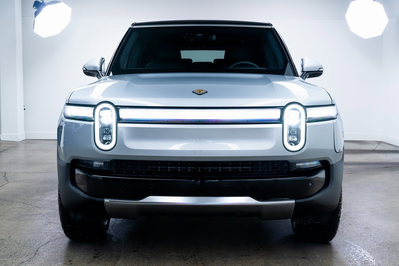 Used 2026 Rivian R1S Adventure image 2