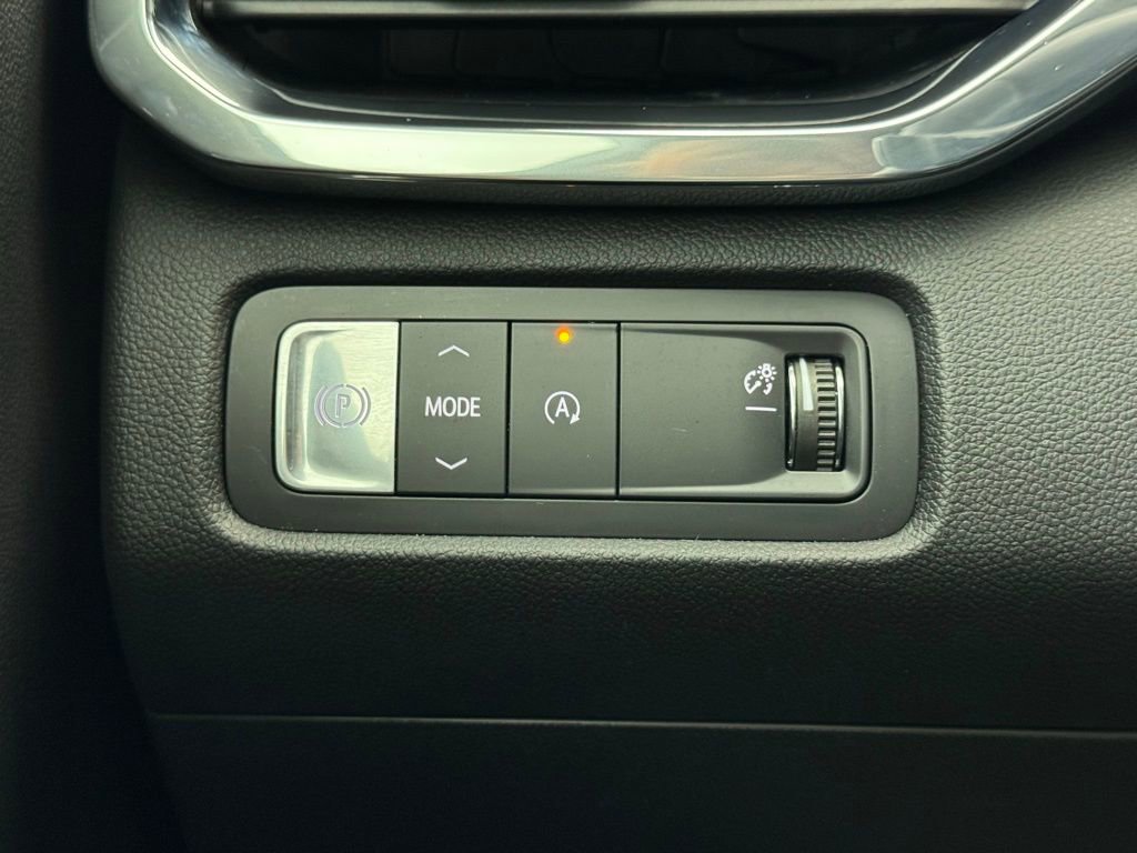 Used 2025 GMC Acadia Elevation image 20