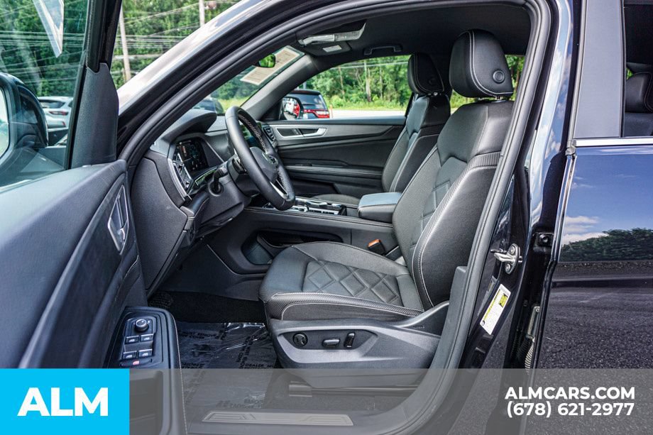 Used 2025 Volkswagen Atlas Cross Sport SE FWD image 18