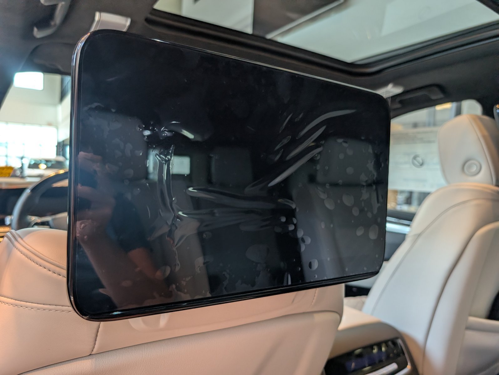 New 2026 Cadillac Escalade V w/ LPO, ONYX Package AWD/4WD image 25