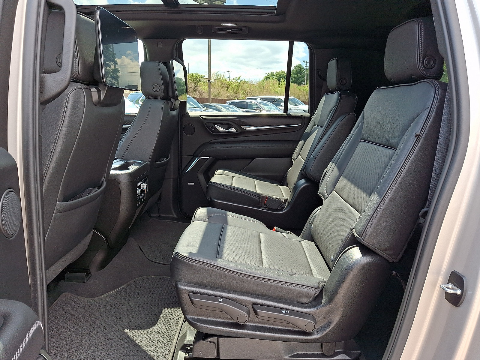Certified 2024 GMC Yukon XL Denali w/ Denali Reserve Package AWD/4WD image 10