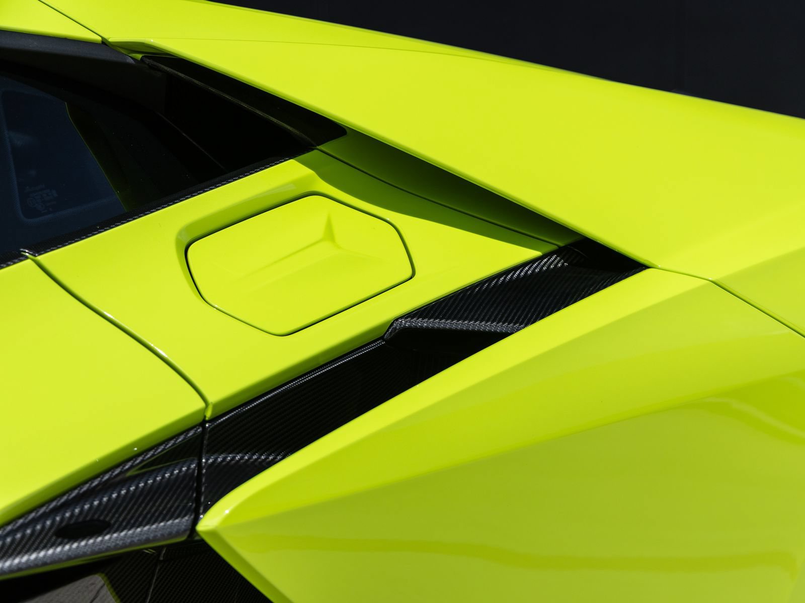 Used 2025 Lamborghini Revuelto AWD/4WD image 21