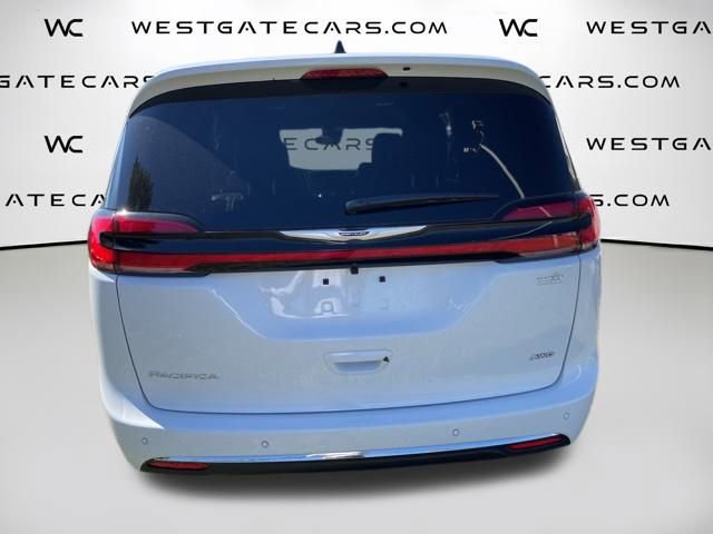 New 2026 Chrysler Pacifica Select image 10