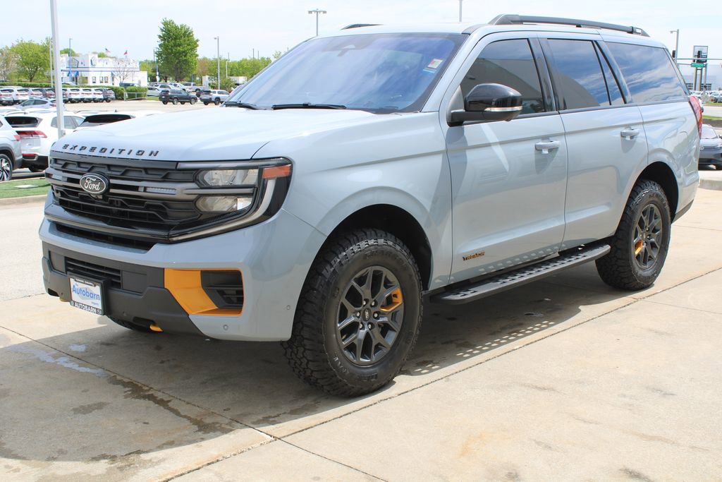 Used 2025 Ford Expedition Tremor AWD/4WD image 3