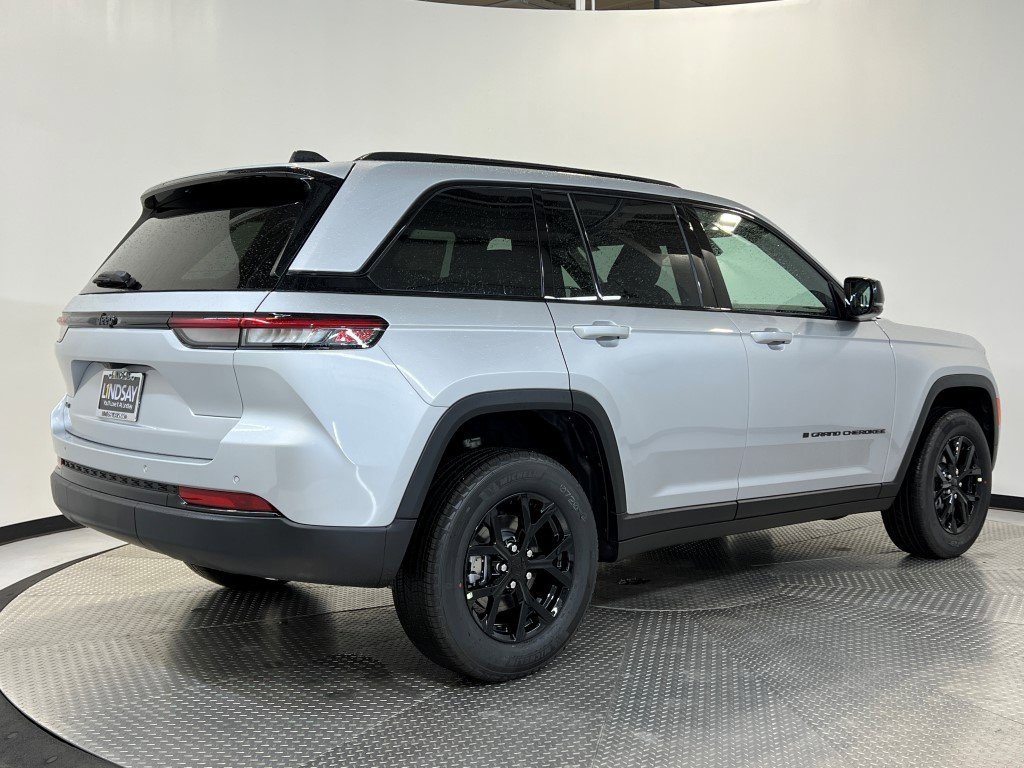 New 2025 Jeep Grand Cherokee Altitude image 3