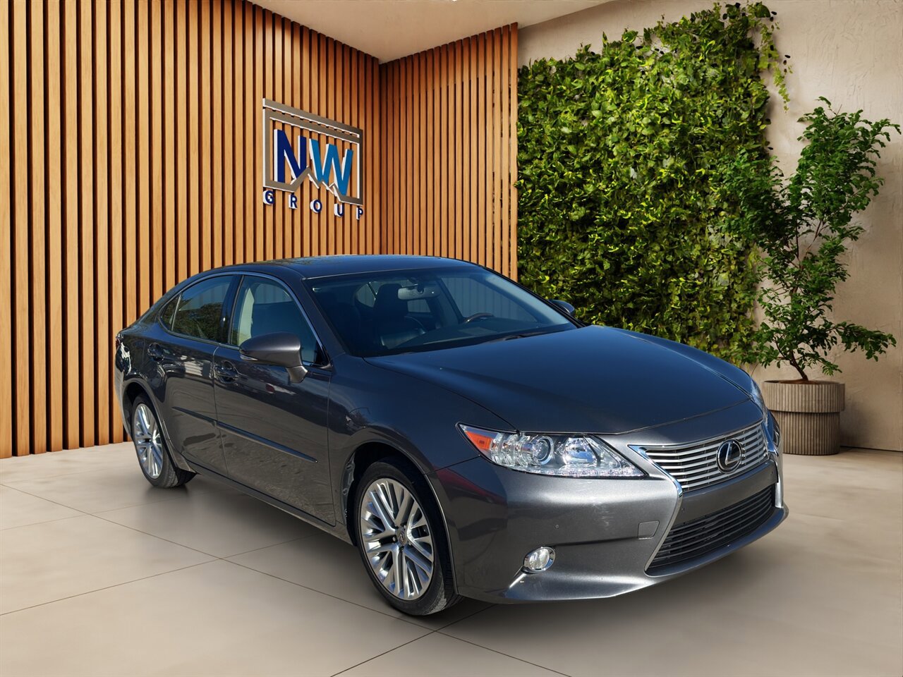 Used 2013 Lexus ES 350 w/ Luxury Pkg FWD image 1