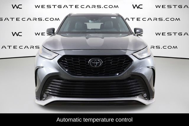 Used 2021 Toyota Highlander XSE image 2