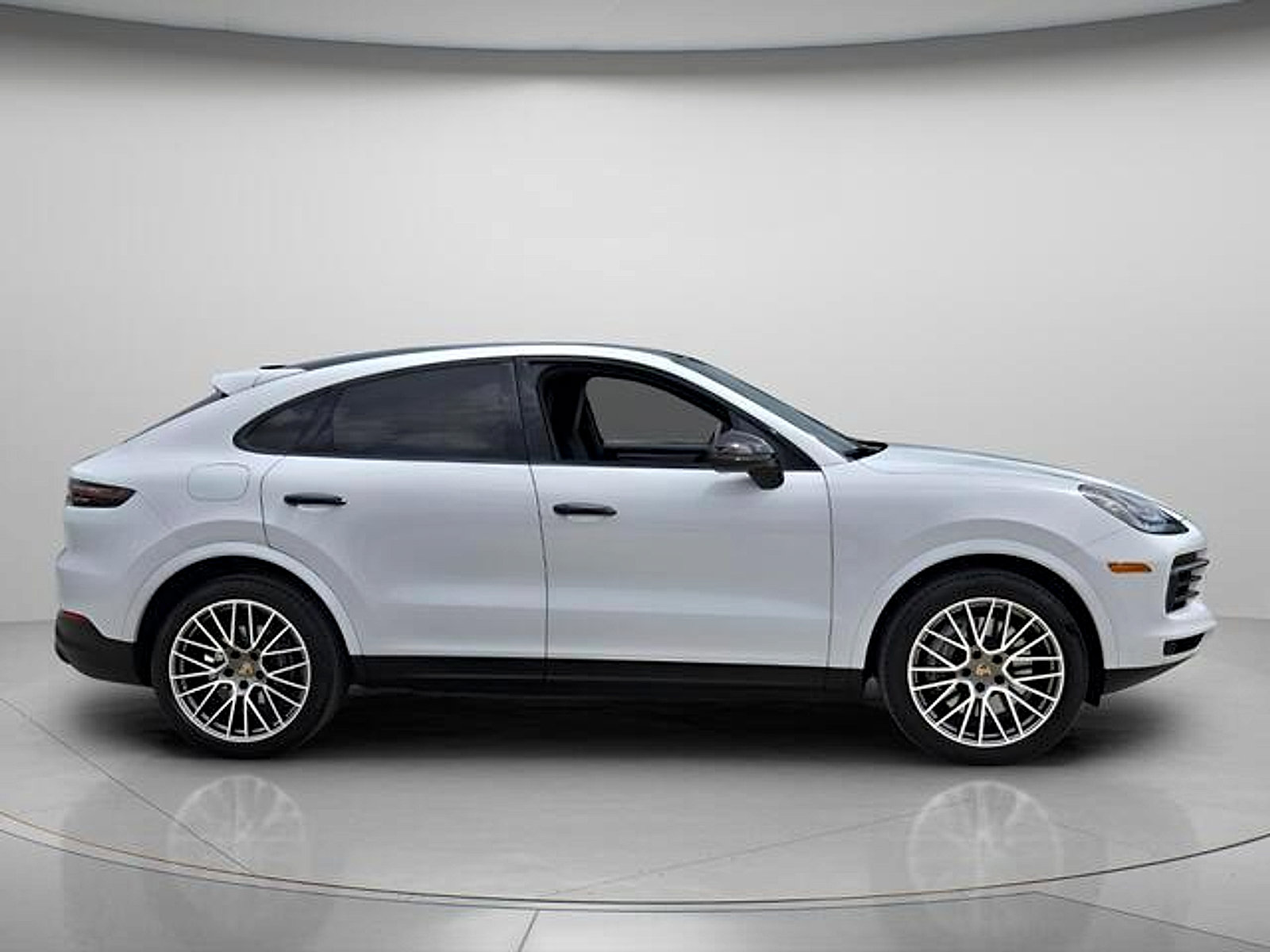 Used 2022 Porsche Cayenne Platinum Edition AWD/4WD image 5