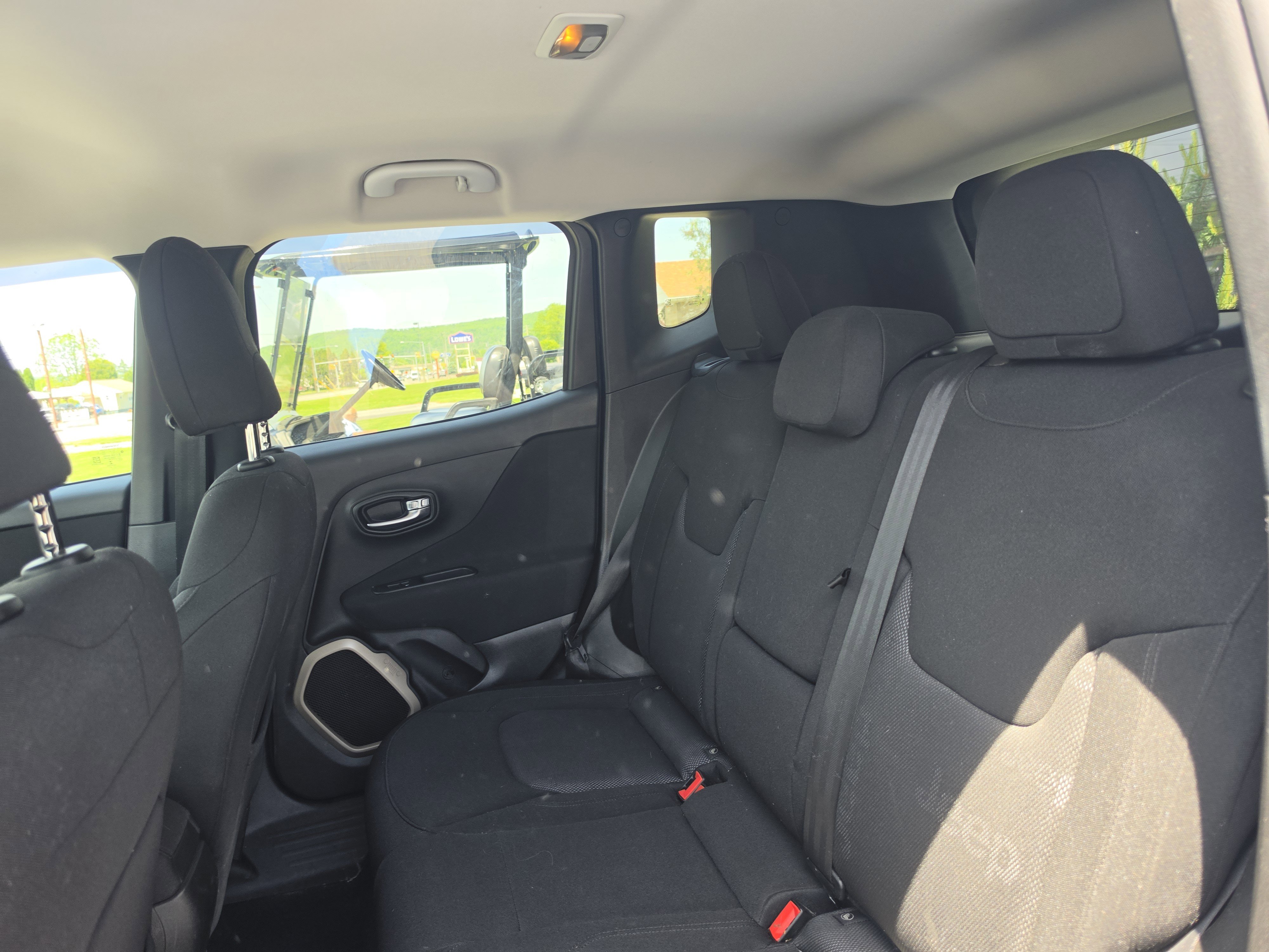 Used 2017 Jeep Renegade Latitude w/ Popular Equipment Group AWD/4WD image 14