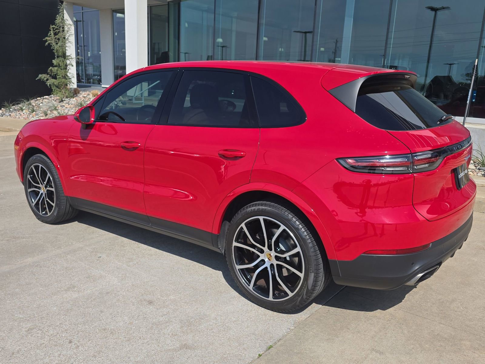 Used 2021 Porsche Cayenne image 3