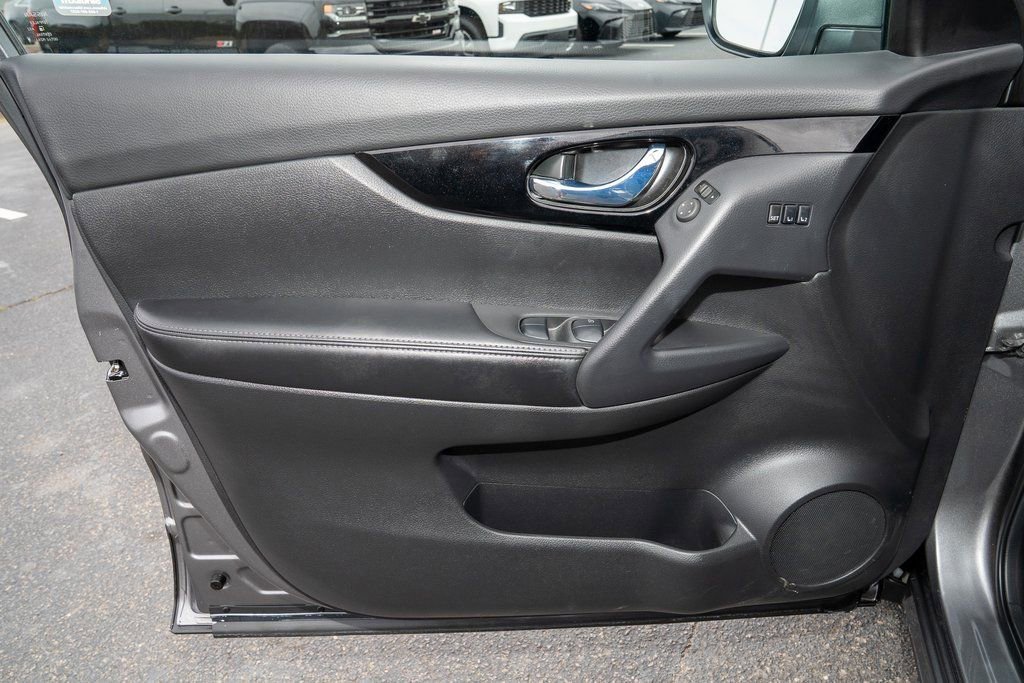 Used 2022 Nissan Rogue Sport SL w/ Premium Package image 11