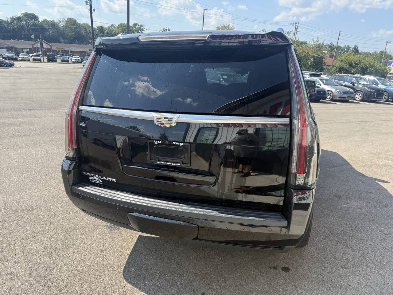 Used 2017 Cadillac Escalade Luxury AWD/4WD image 9