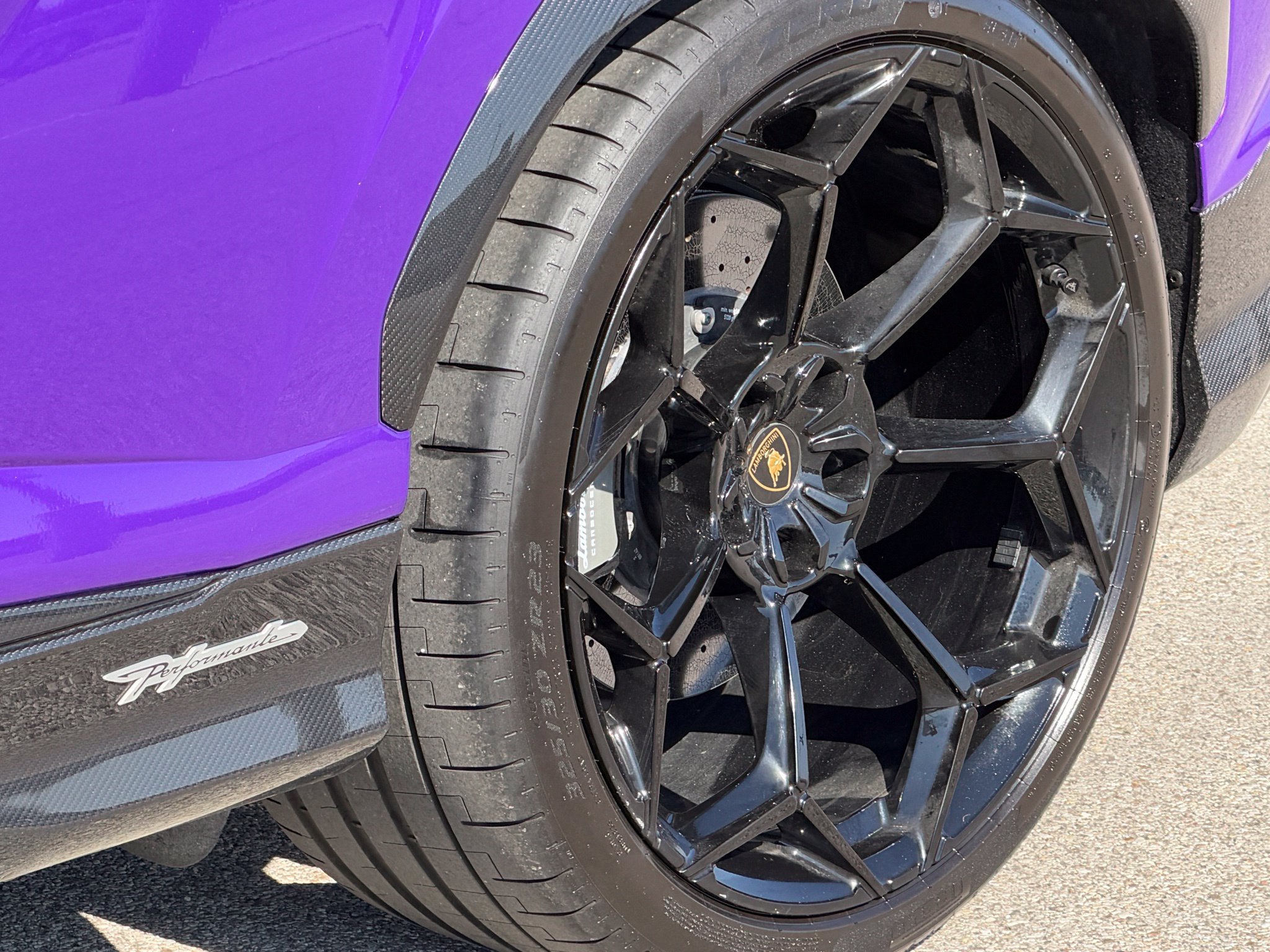 Used 2023 Lamborghini Urus Performante AWD/4WD image 18