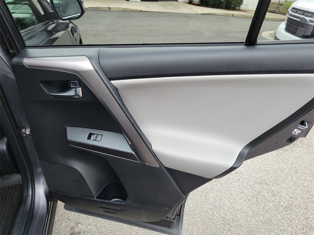 Used 2018 Toyota RAV4 XLE image 45