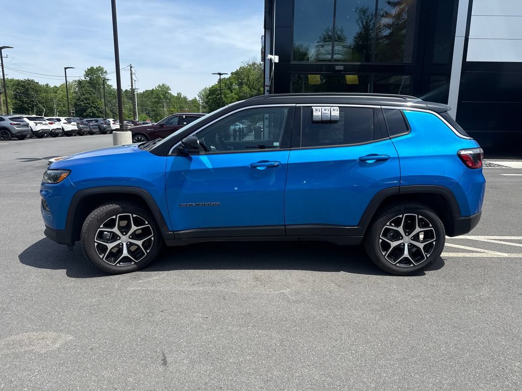 Used 2024 Jeep Compass Limited AWD/4WD image 2