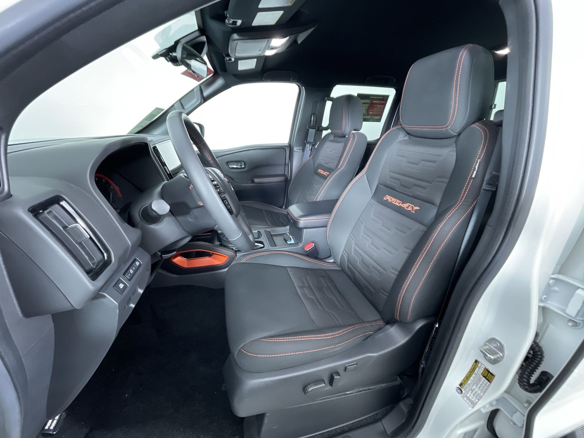 Certified 2025 Nissan Frontier PRO-4X image 15