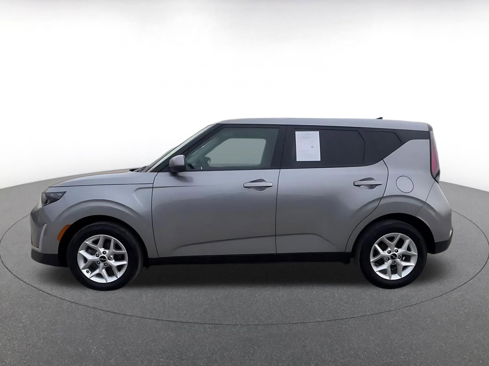 Used 2025 Kia Soul LX w/ LX Technology Package image 9