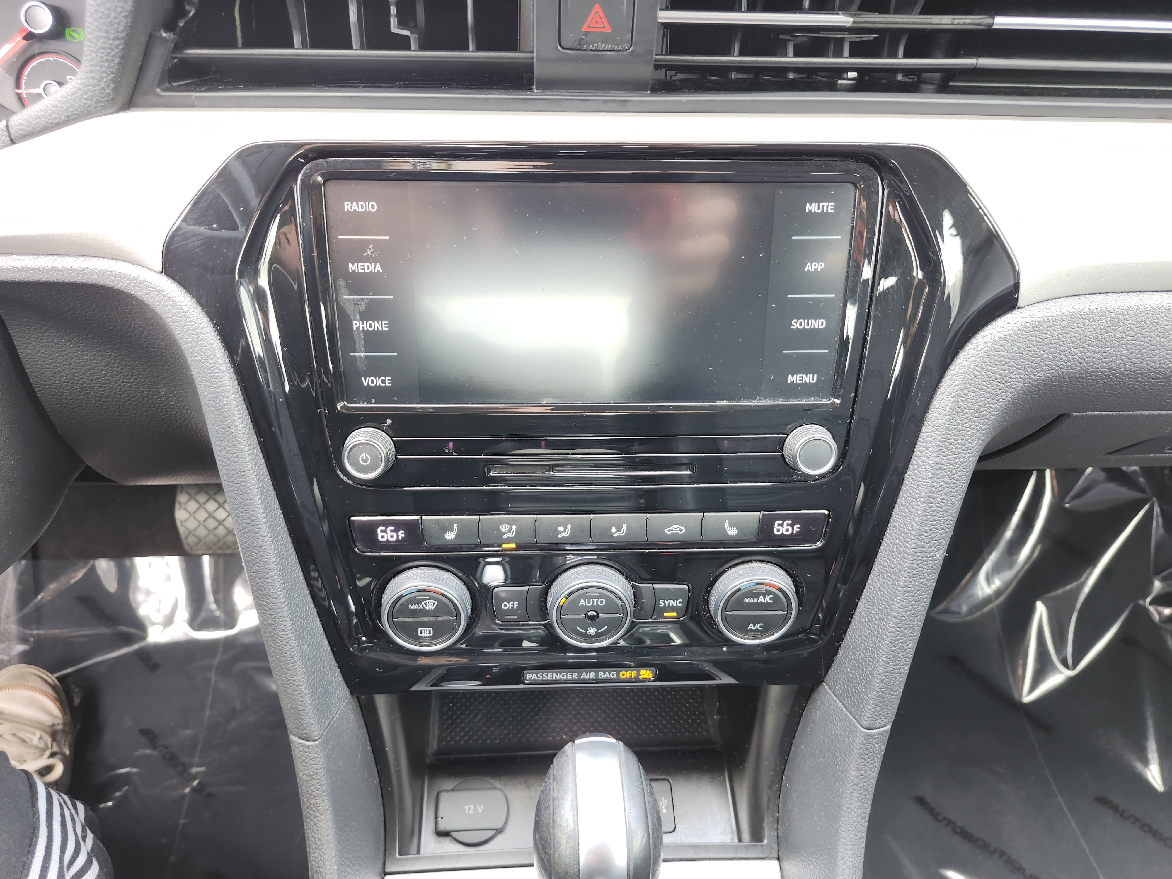 Used 2021 Volkswagen Passat 2.0T SE image 31