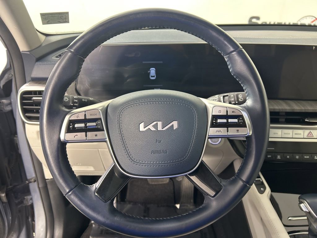 Used 2023 Kia Telluride EX w/ EX Captain's Chair Package image 17