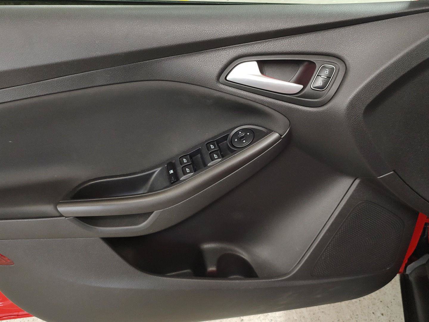 Used 2015 Ford Focus SE w/ Equipment Group 201A FWD image 15
