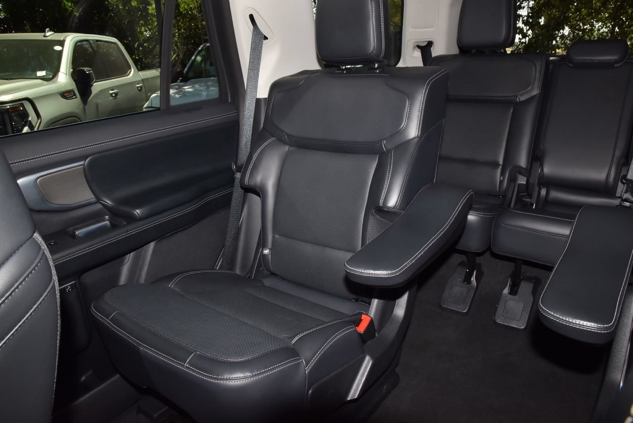 Certified 2025 Ford Expedition Platinum w/ Driver's Package AWD/4WD image 20