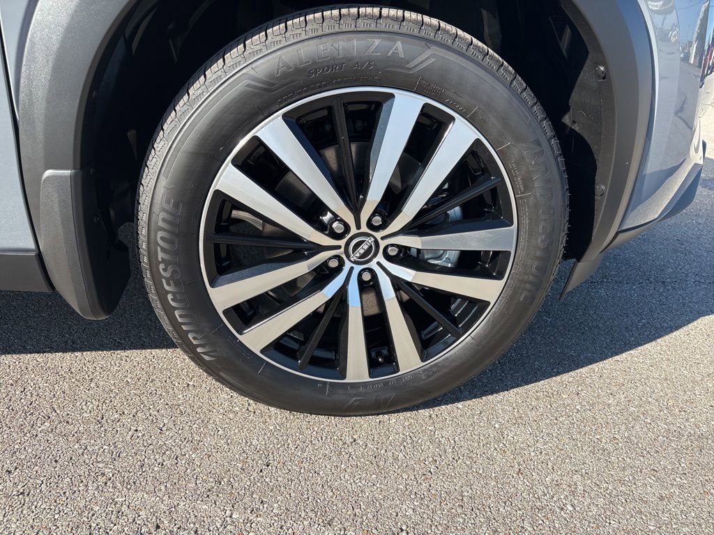 New 2025 Nissan Pathfinder Platinum FWD image 9