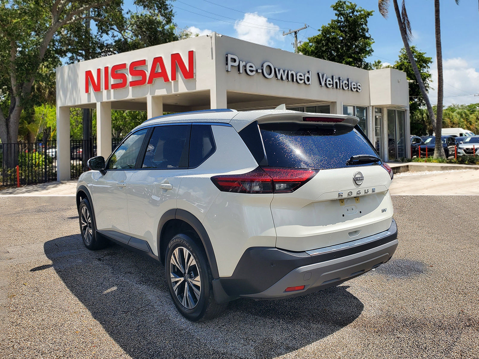 Used 2022 Nissan Rogue SV w/ SV Premium Package image 6