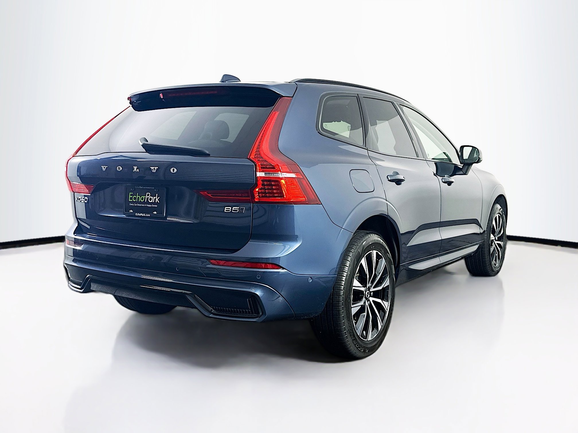 Used 2025 Volvo XC60 B5 Plus image 9