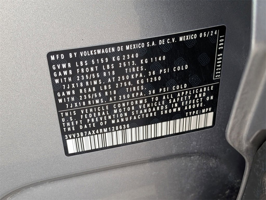 Used 2024 Volkswagen Tiguan SE image 36