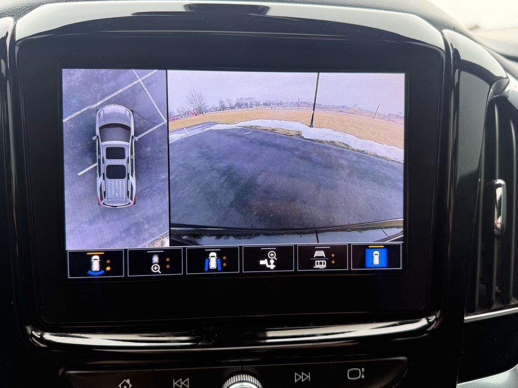 Used 2022 Chevrolet Traverse RS image 24