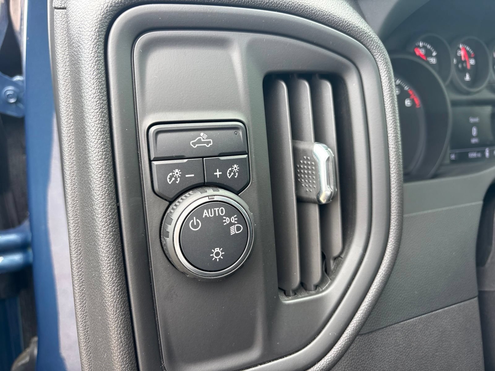 Used 2024 Chevrolet Silverado 1500 Custom RWD image 12