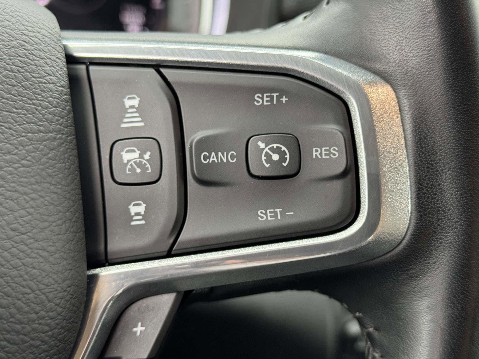 Used 2024 RAM 2500 Laramie w/ Safety Group AWD/4WD image 21