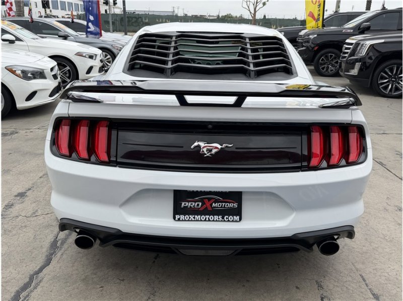 Used 2018 Ford Mustang Coupe RWD image 5