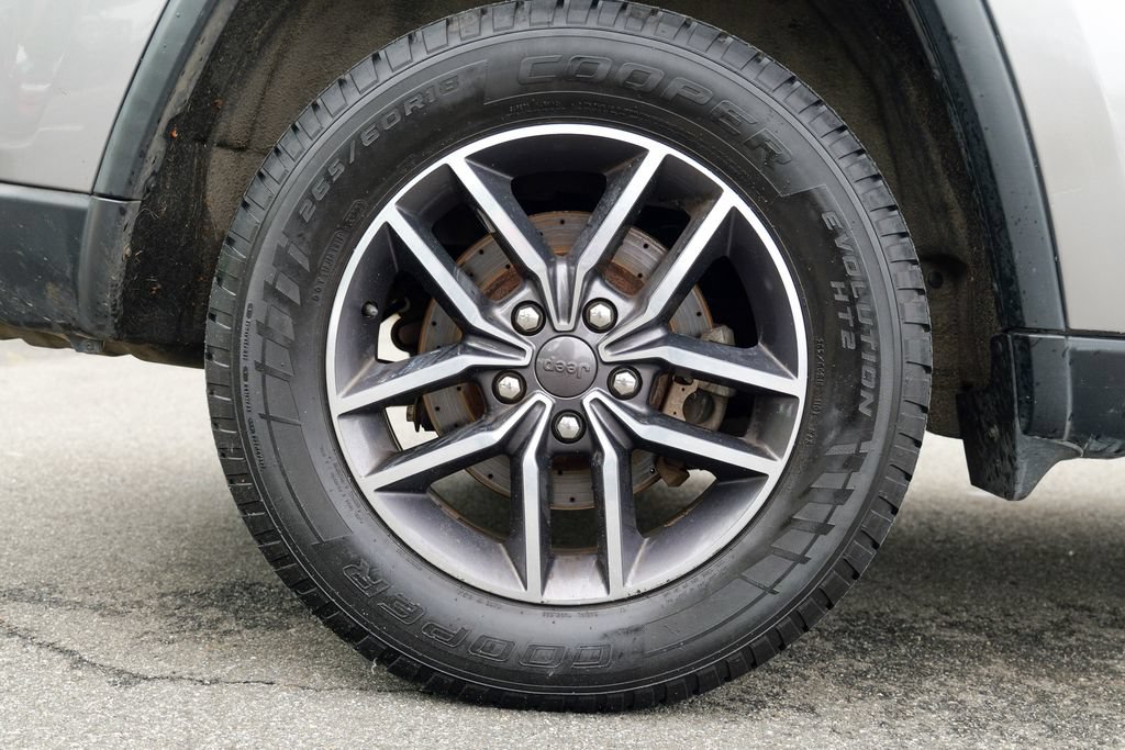 Used 2019 Jeep Grand Cherokee Limited w/ Luxury Group II AWD/4WD image 13