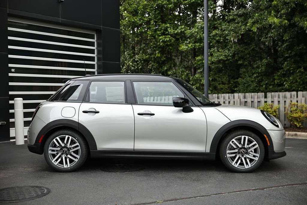 New 2026 MINI Cooper 4-Door Hardtop FWD image 4