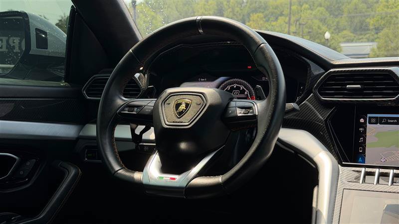 Used 2020 Lamborghini Urus AWD/4WD image 39