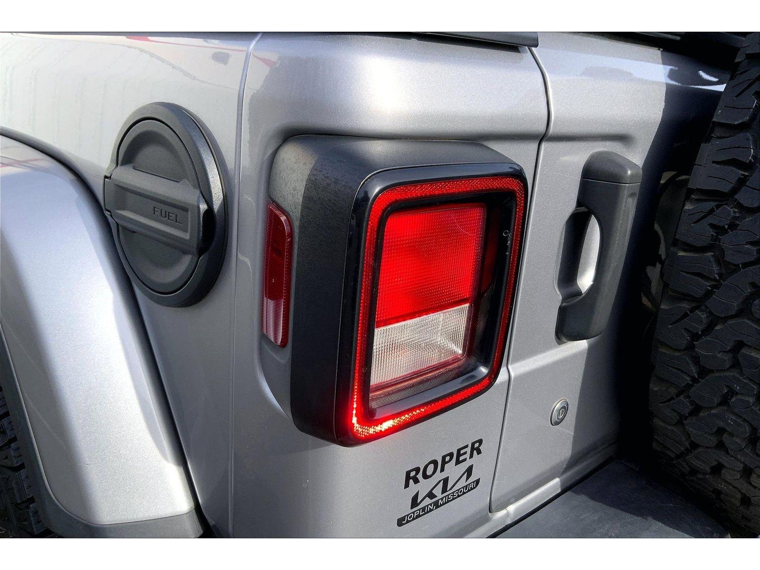 Used 2019 Jeep Wrangler Unlimited Sahara image 24