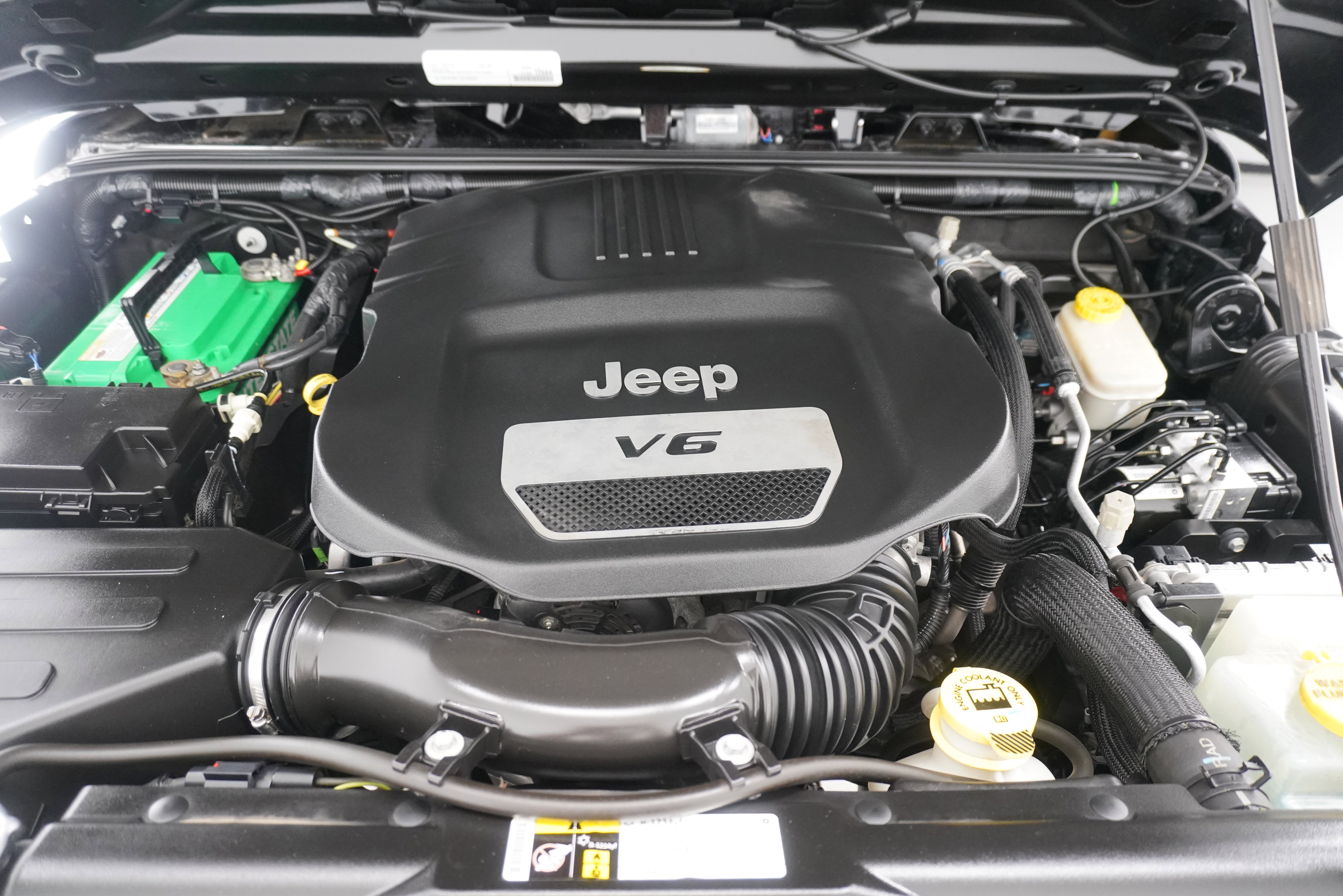 Used 2015 Jeep Wrangler Unlimited Sport w/ Connectivity Group image 26