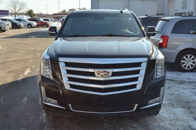 Used 2019 Cadillac Escalade Luxury image 3