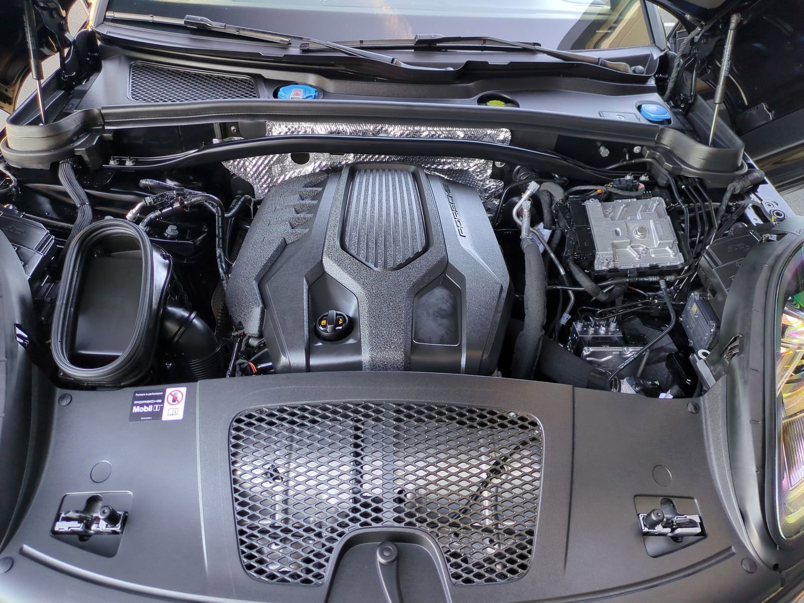 Certified 2026 Porsche Macan image 29