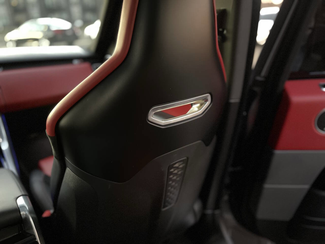 Used 2020 Land Rover Range Rover Sport SVR image 30