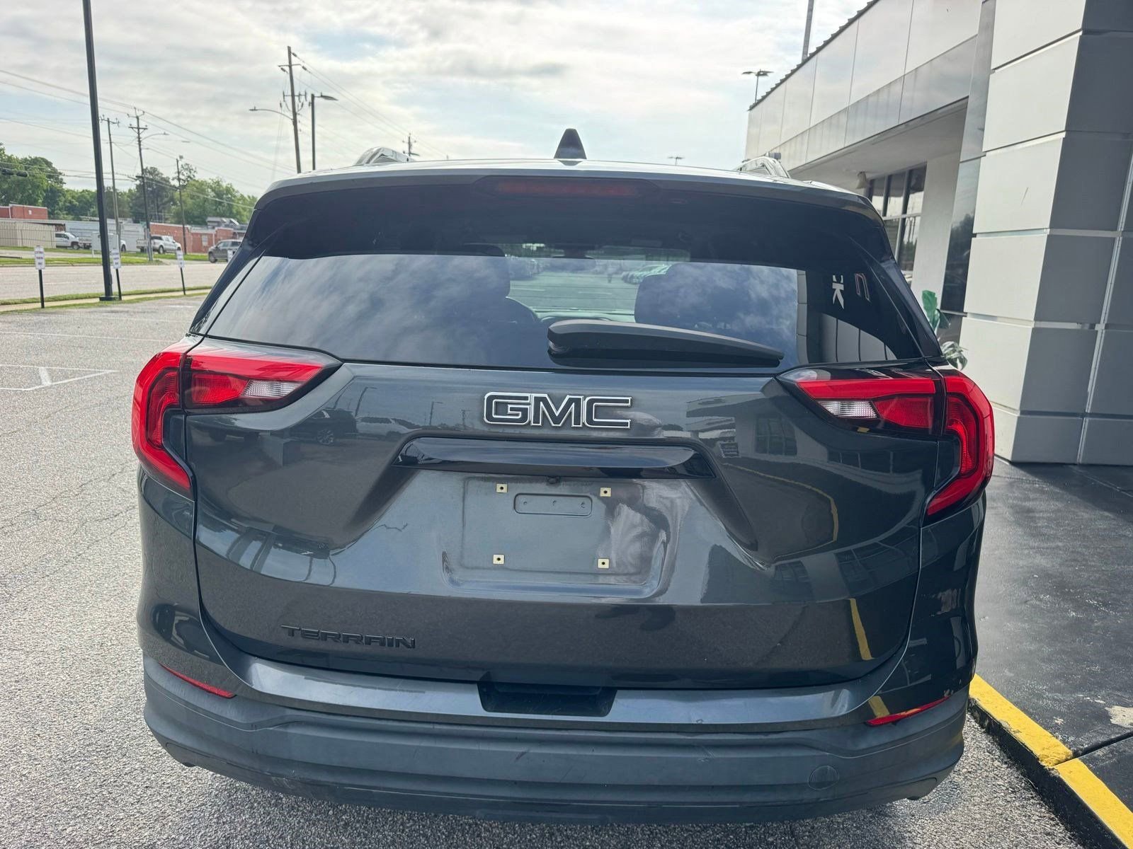 Used 2020 GMC Terrain SLE w/ Driver Convenience Package FWD image 8