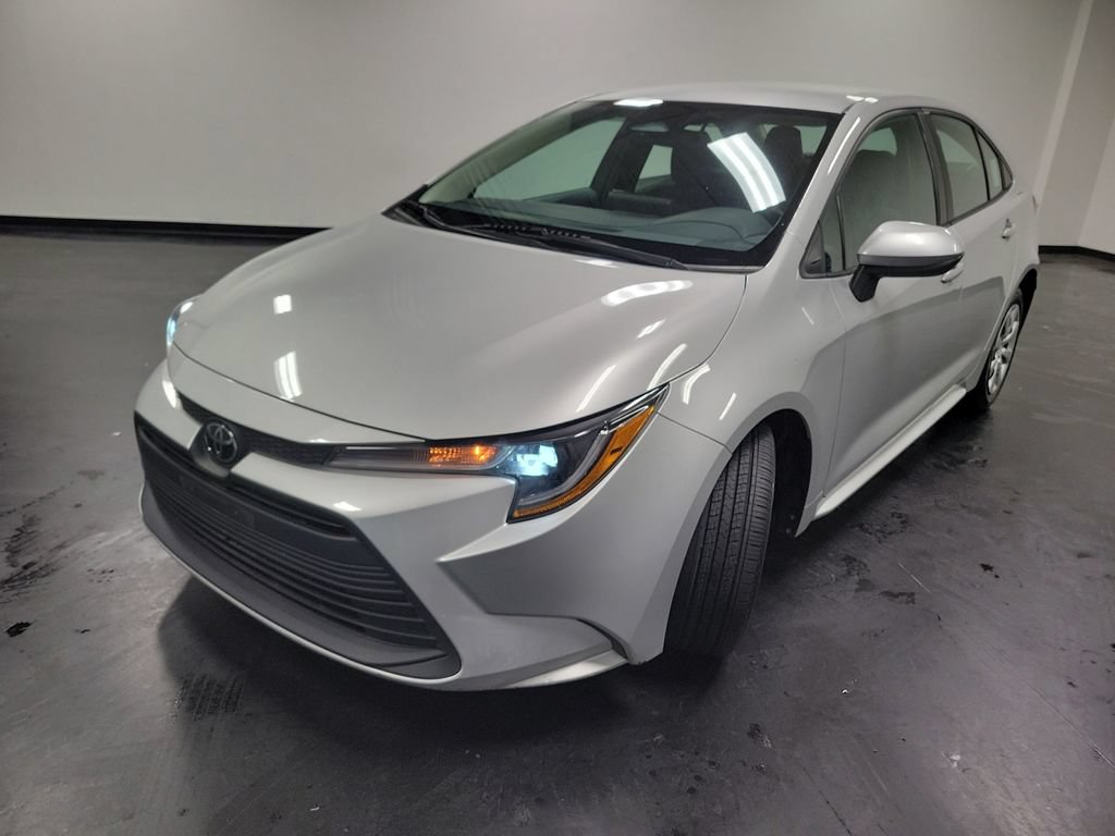 Used 2023 Toyota Corolla LE FWD image 4