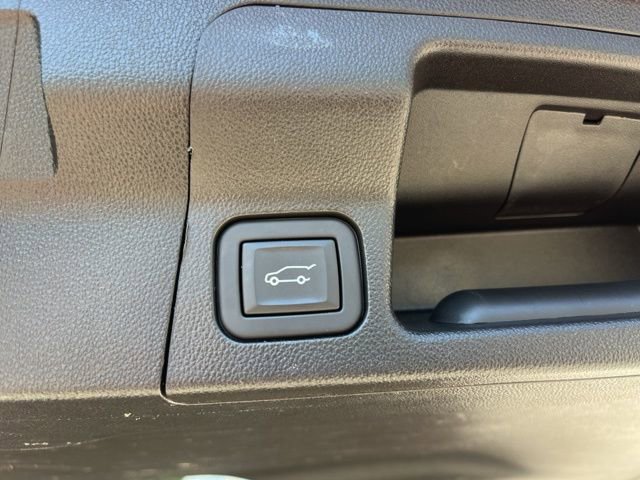 Used 2023 GMC Acadia SLT image 7