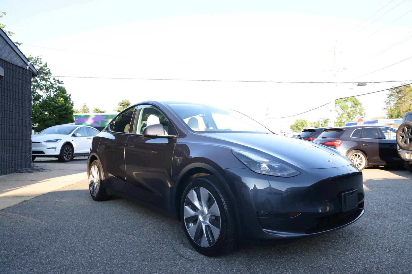 Used 2024 Tesla Model Y Long Range AWD/4WD image 3