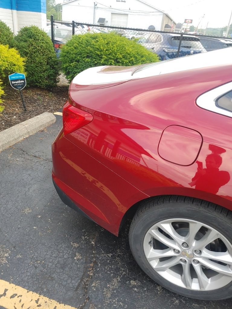 Used 2017 Chevrolet Malibu LT w/ Leather Package FWD image 4