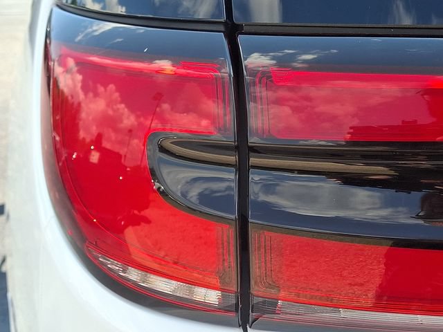Used 2024 Chrysler Pacifica Touring-L FWD image 10