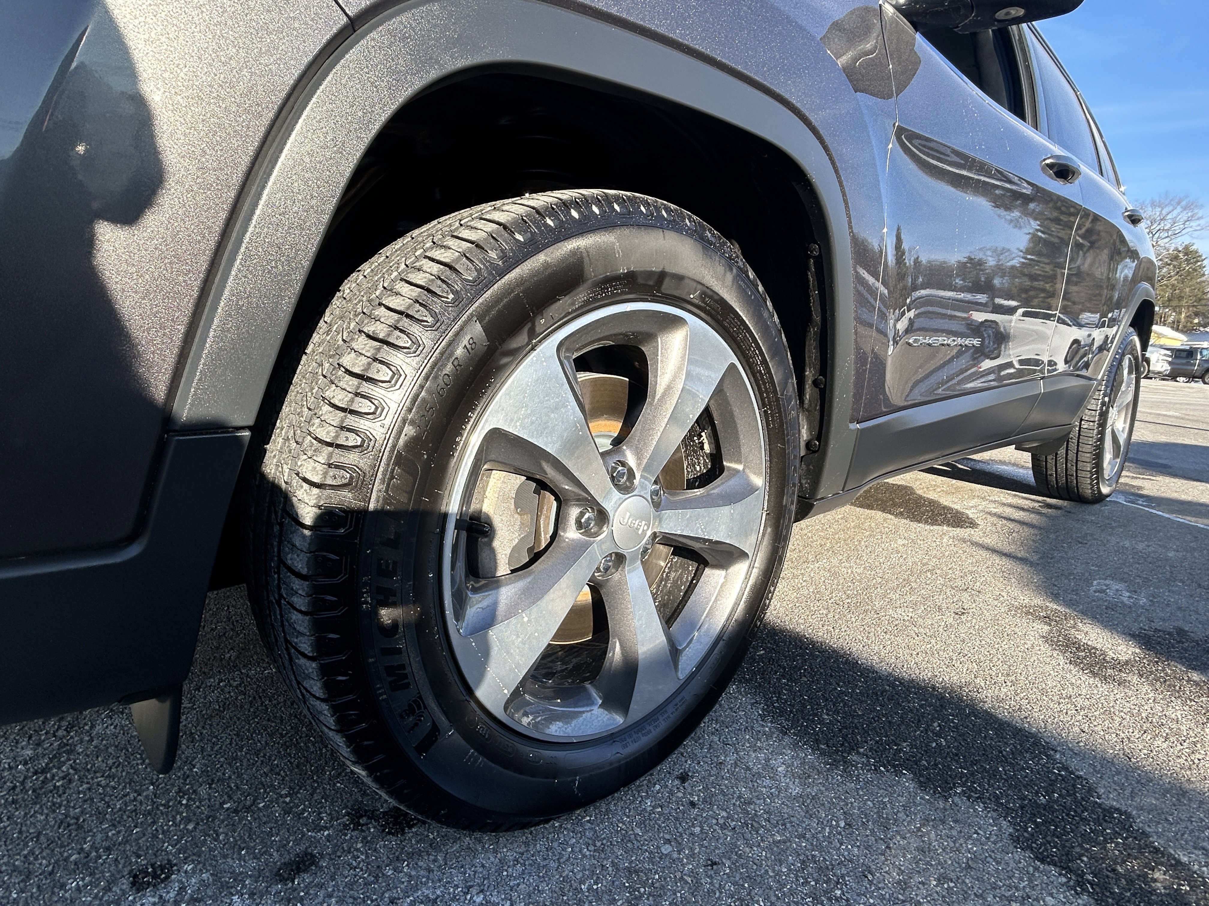 Used 2019 Jeep Cherokee Limited image 17