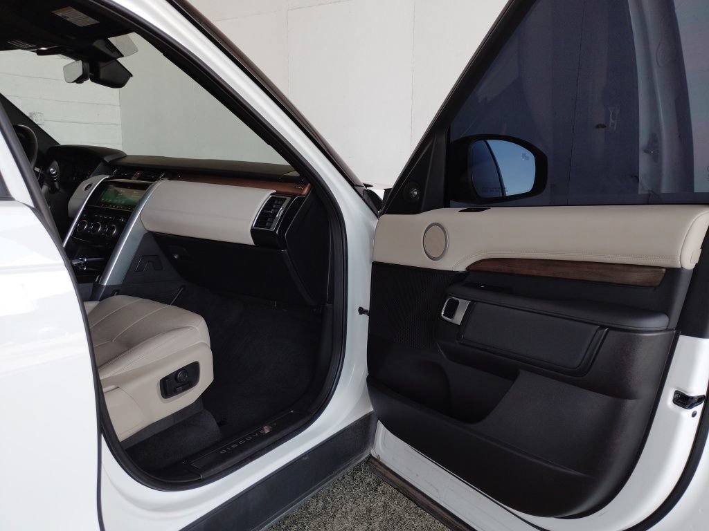 Used 2019 Land Rover Discovery HSE AWD/4WD image 9
