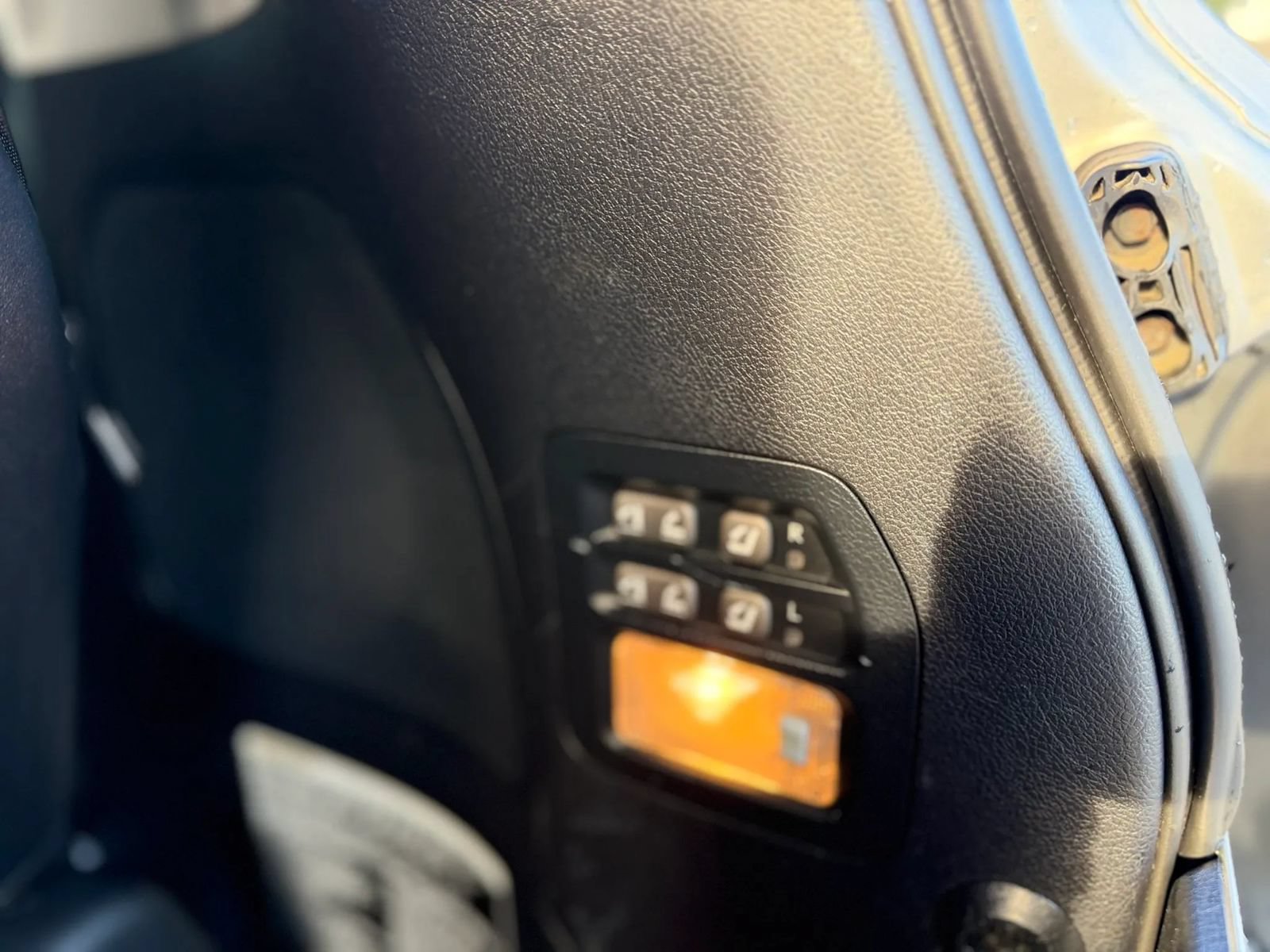 Used 2013 Lexus LX 570 4WD w/ Luxury Pkg image 9